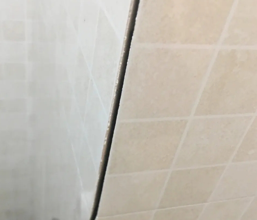 南浔瓷砖空鼓维修公司分享阳台瓷砖脱落的修复过程可以分为以下几个步骤