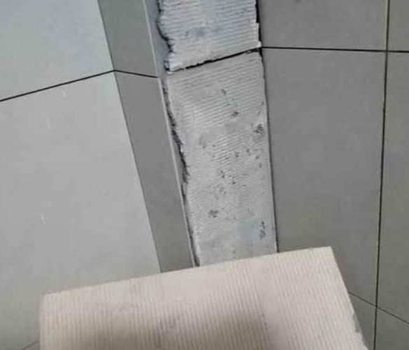 南浔瓷砖空鼓维修公司分享下厨房瓷砖脱落的补救措施。
